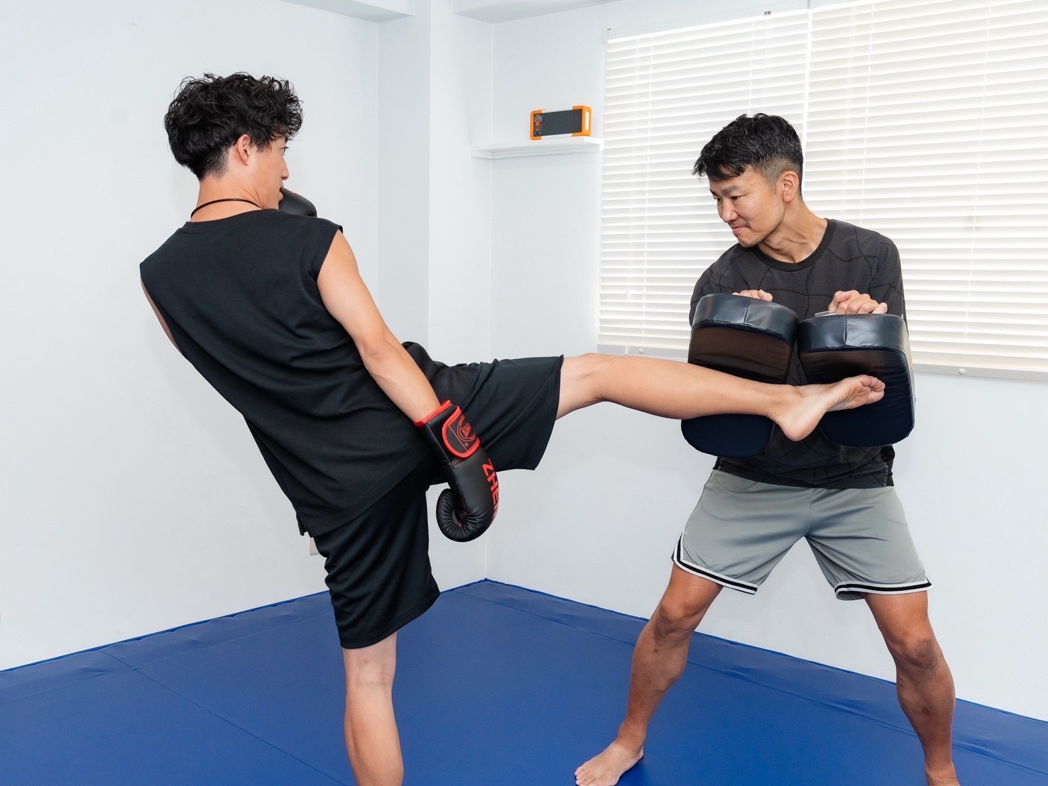 トレーナーが写っている写真